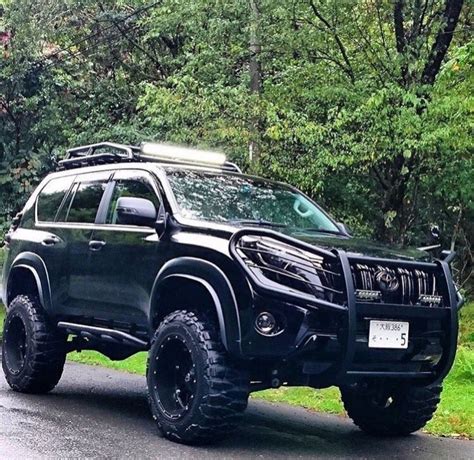 toyota prado off road.